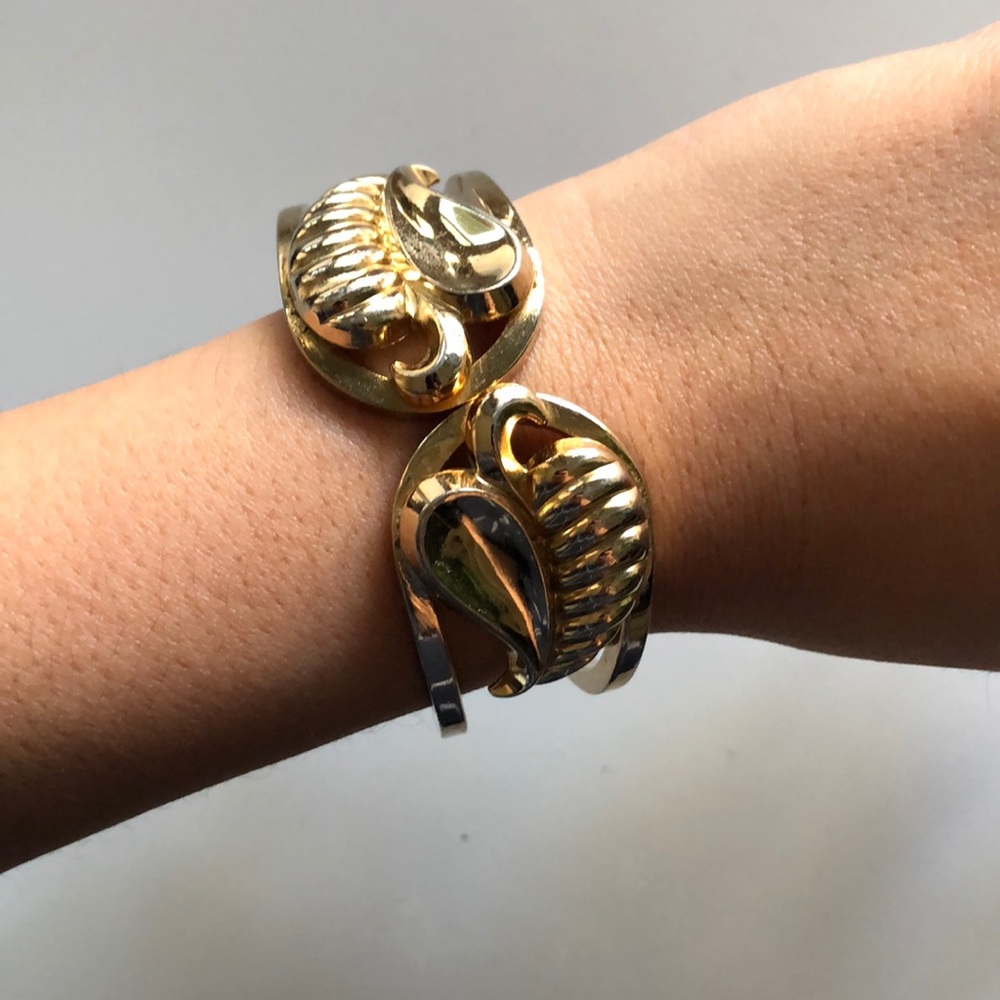 Vintage gold leaf design bracelet